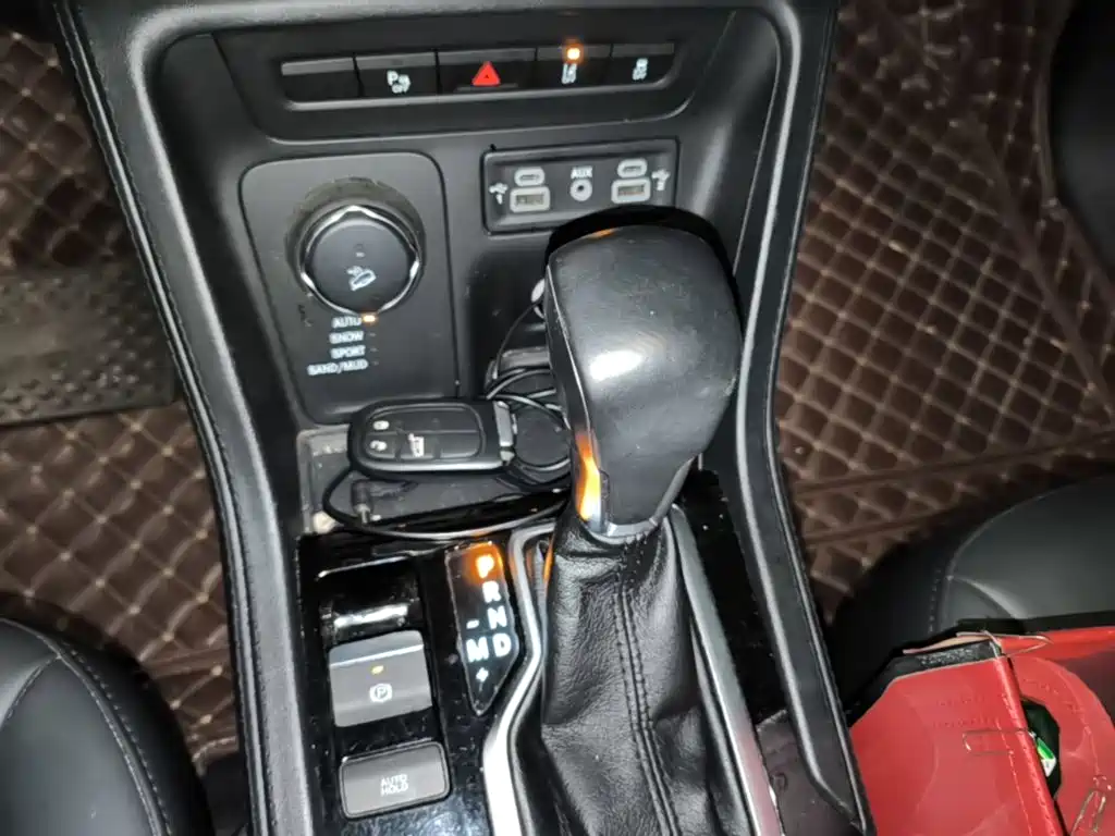 Jeep Grand Commander — миниатюра 14
