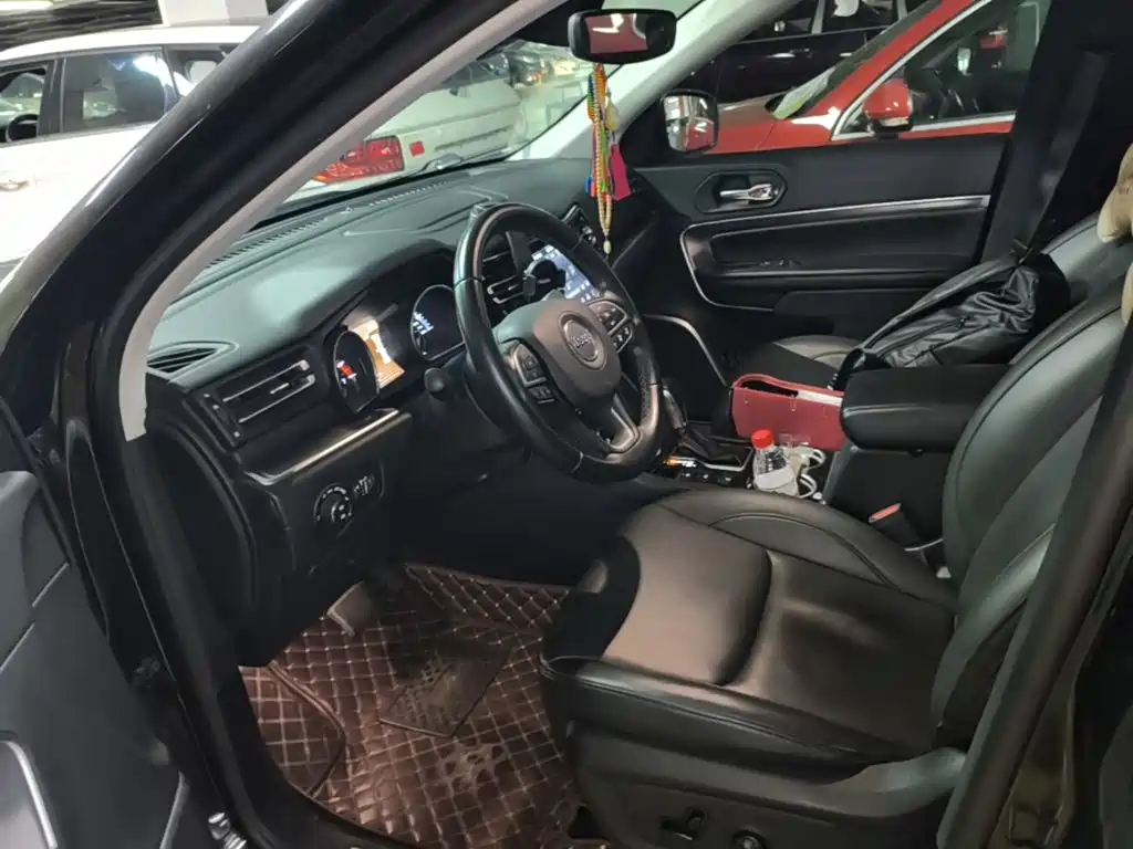 Jeep Grand Commander — миниатюра 15