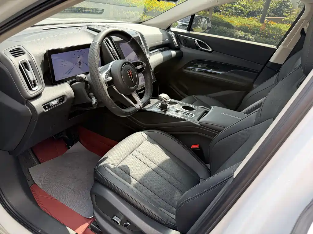 RED FLAG HONGQI HS3 PHEV