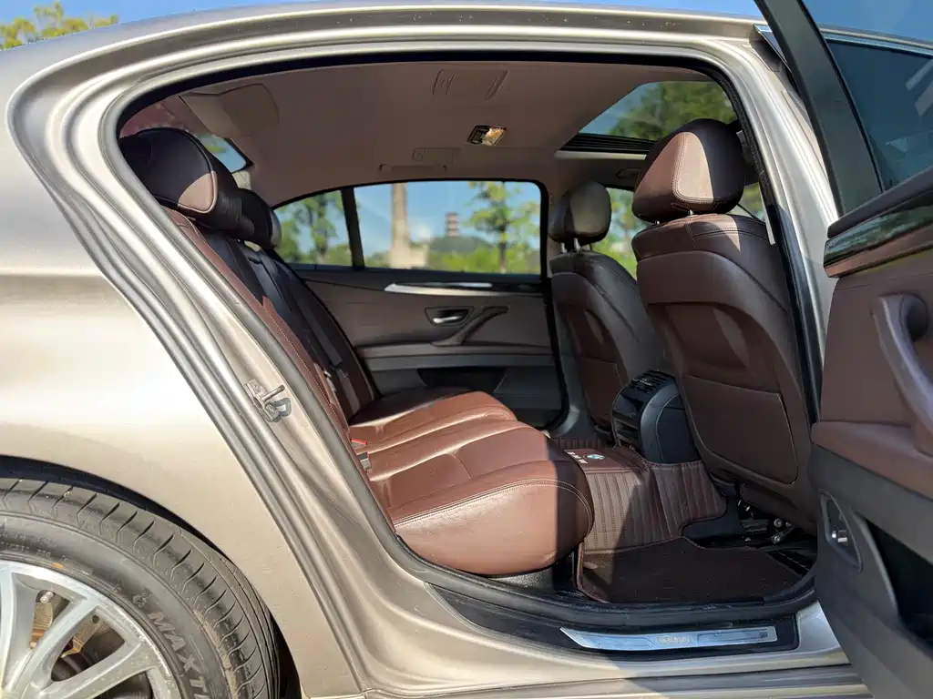 BMW 5 Series — миниатюра 22