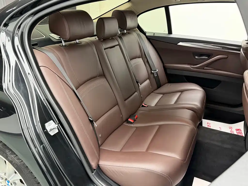 BMW 5 Series — миниатюра 23