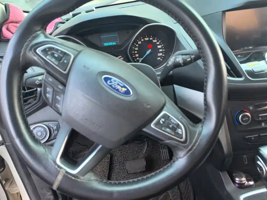 Ford Kuga — миниатюра 15