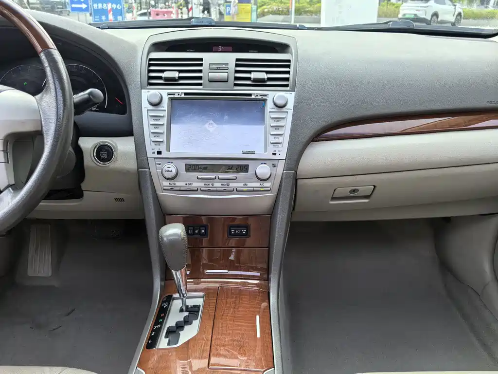 Toyota Camry — миниатюра 12