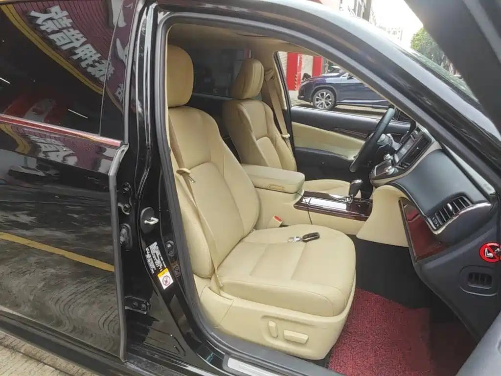 Toyota Crown — миниатюра 25