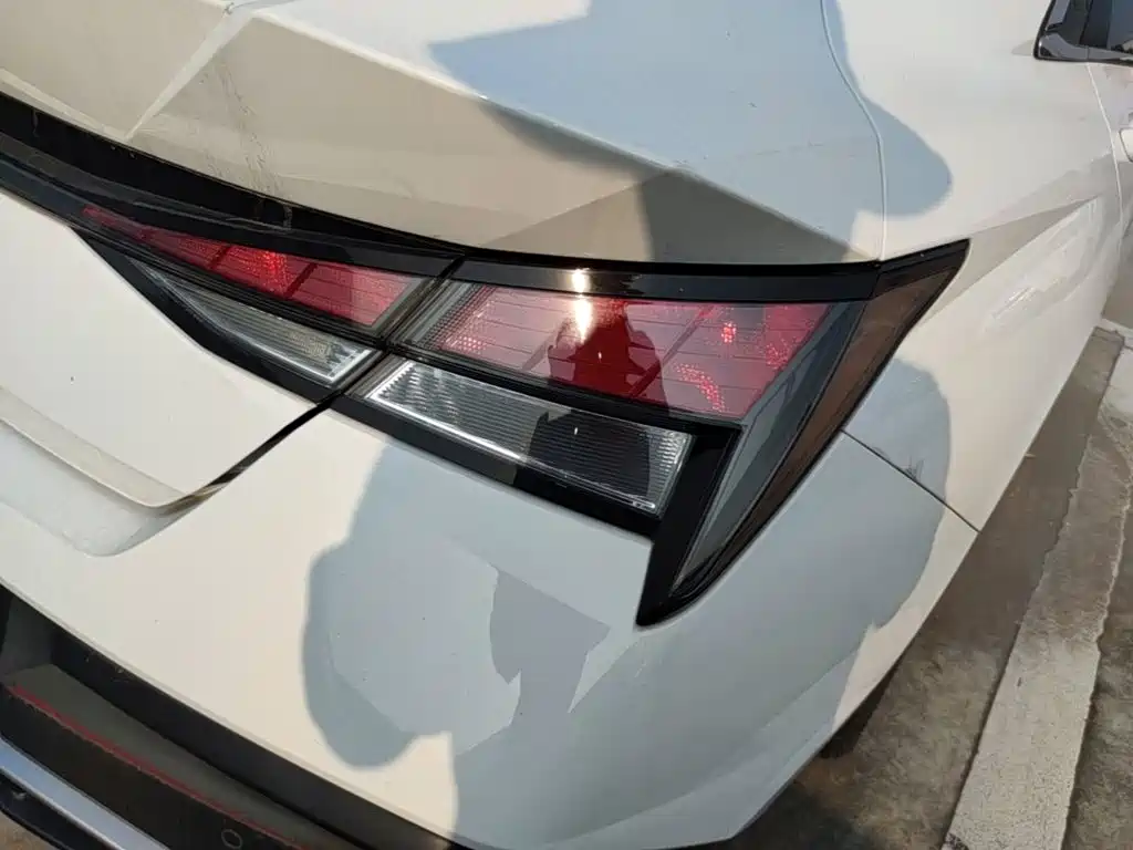 Hyundai Elantra — миниатюра 8