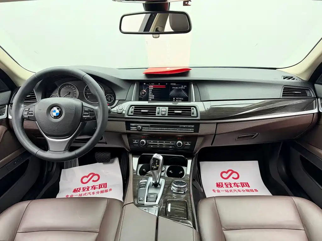 BMW 5 Series — миниатюра 7