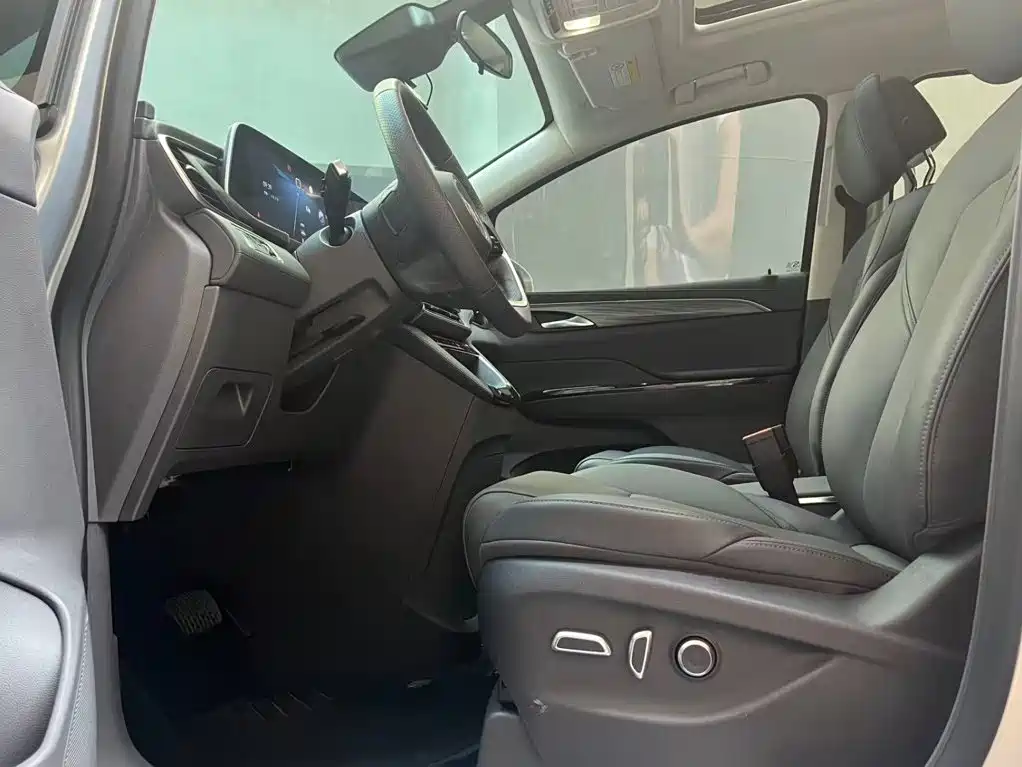 Buick GL8 Hybrid — миниатюра 9