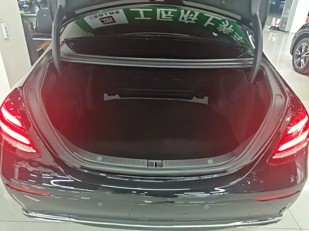 Mercedes-Benz E-Class — миниатюра 19