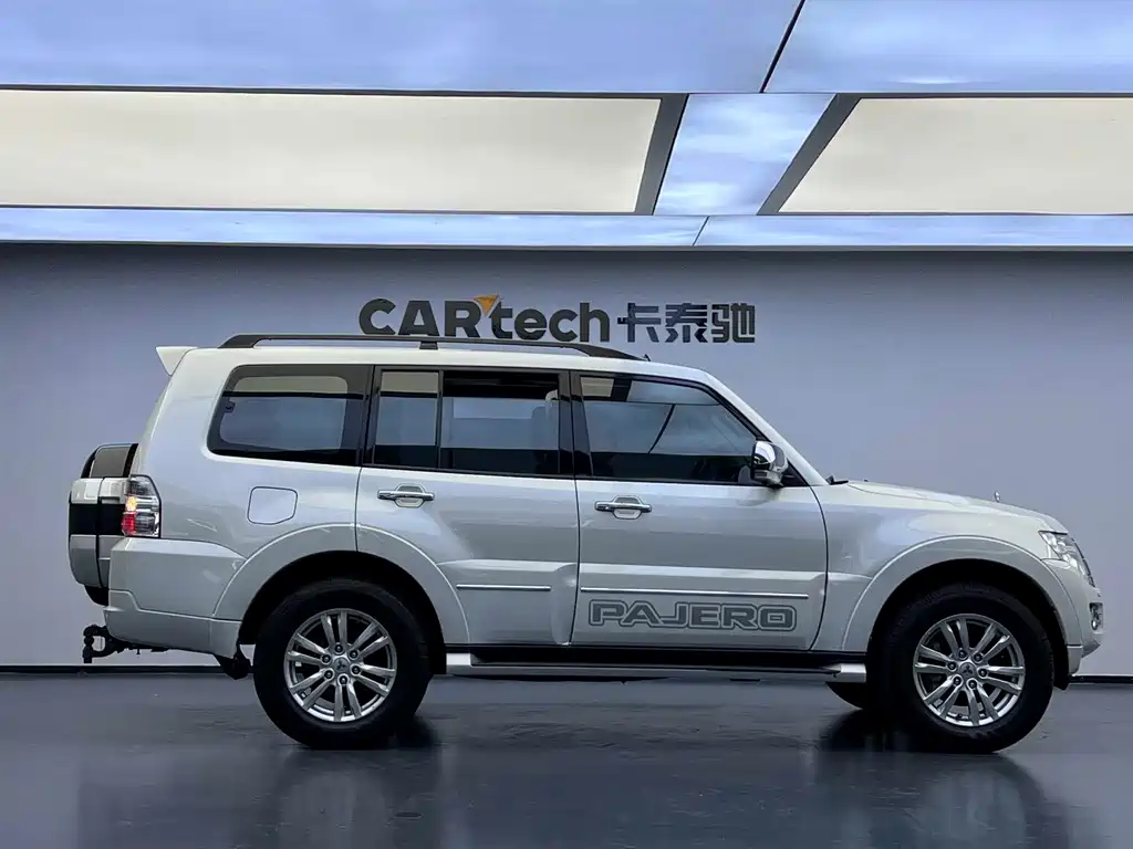 Mitsubishi Pajero (Import) — миниатюра 3
