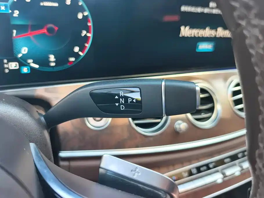 Mercedes-Benz E-Class — миниатюра 16