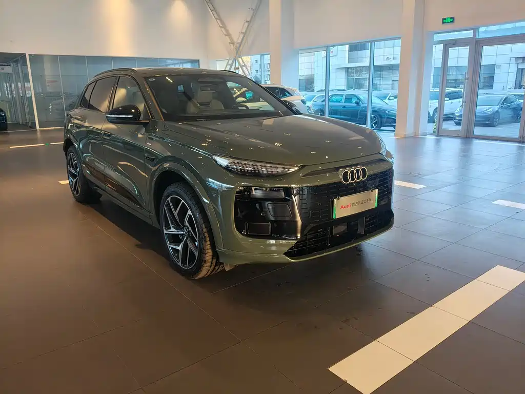 AUDI Q6L E TRON