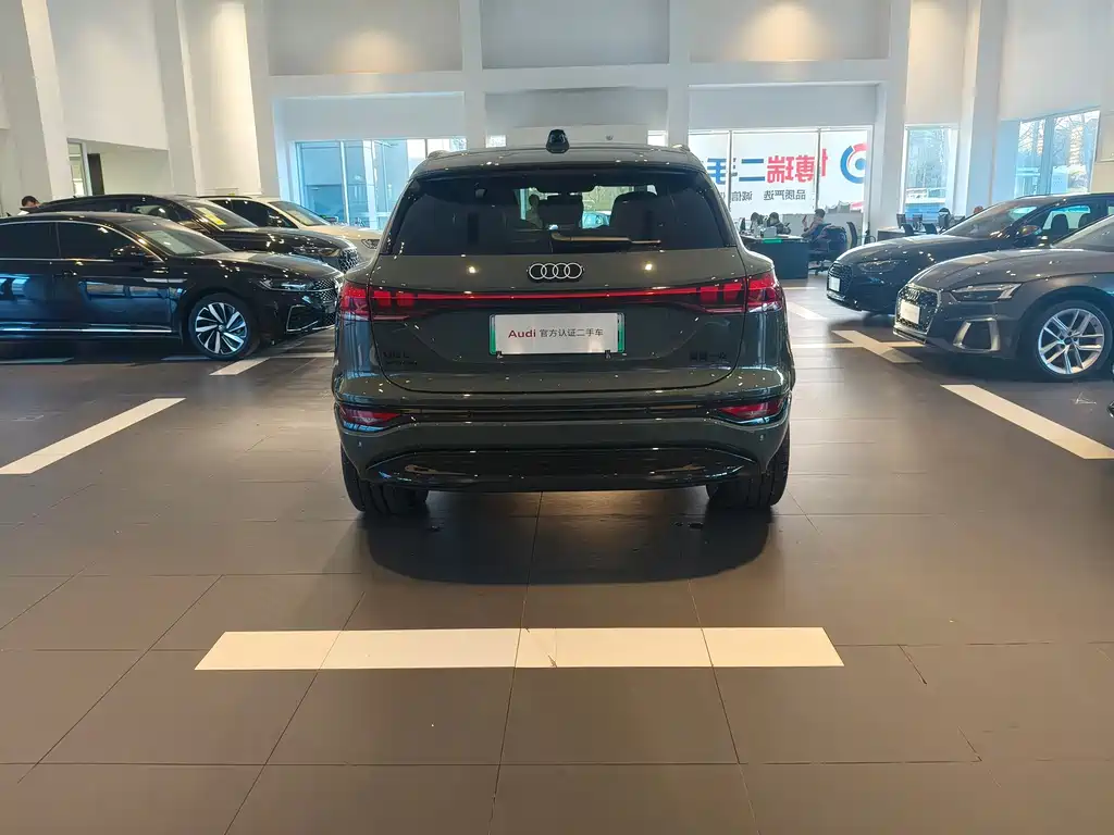 AUDI Q6L E TRON