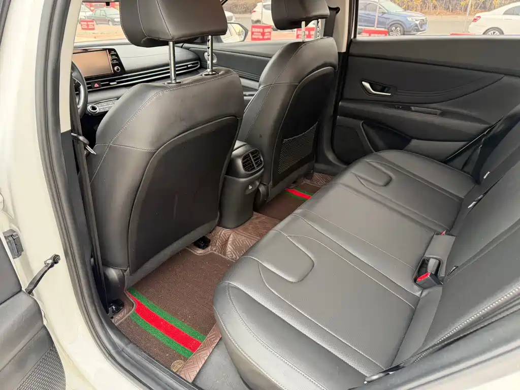 Hyundai Elantra — миниатюра 8