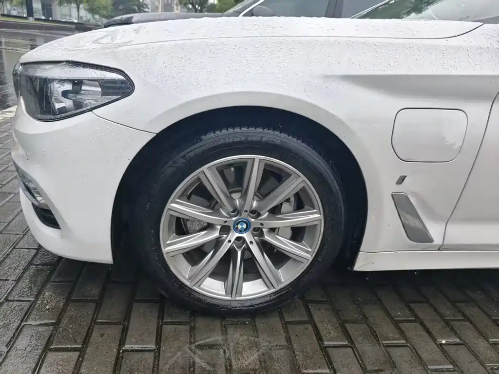 BMW 5 Series New Energy — миниатюра 5