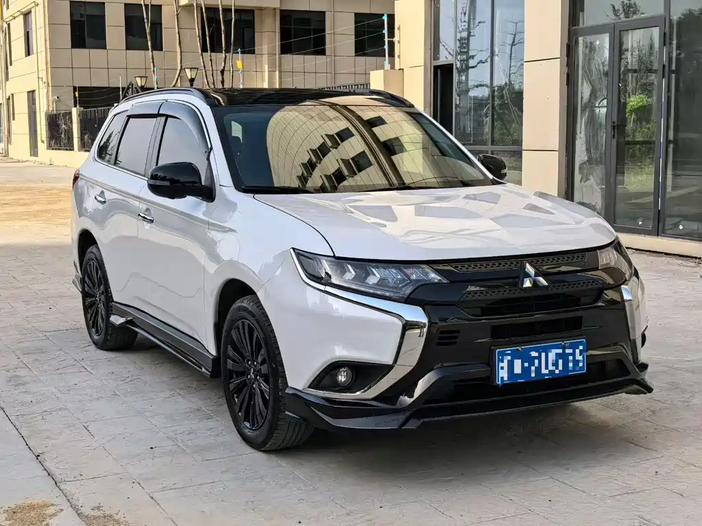 Mitsubishi Outlander 2023