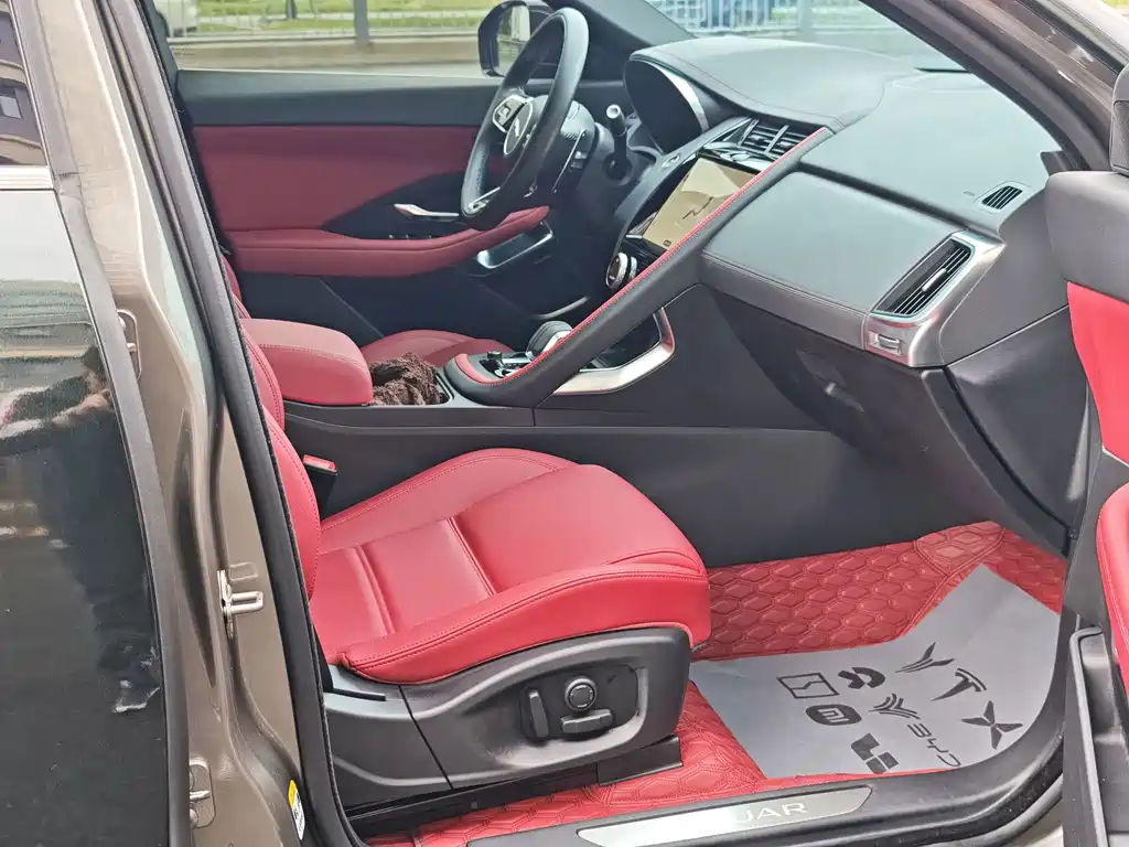 Jaguar E-PACE — миниатюра 17
