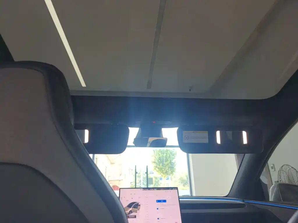 Tesla Model Y L — миниатюра 18