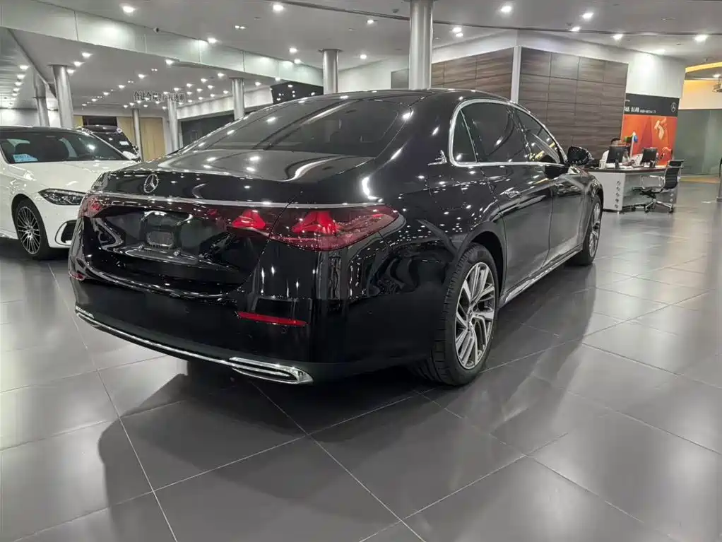 Mercedes-Benz E-Class — миниатюра 5