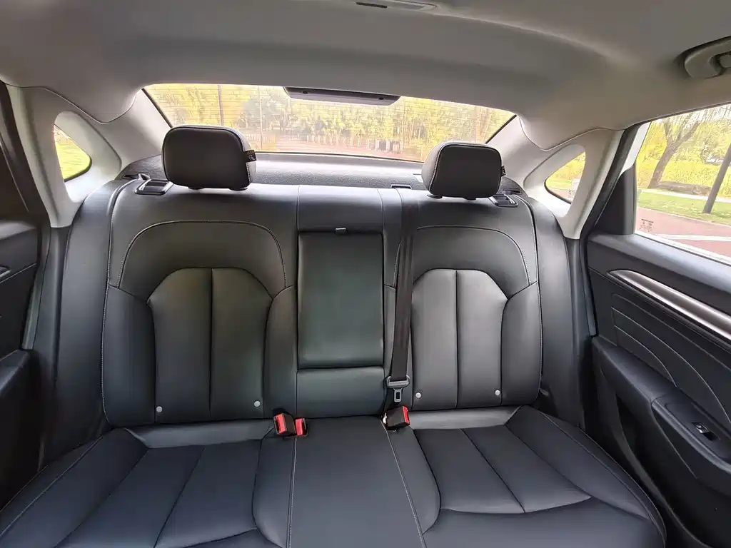 Roewe i6 Classic — миниатюра 13