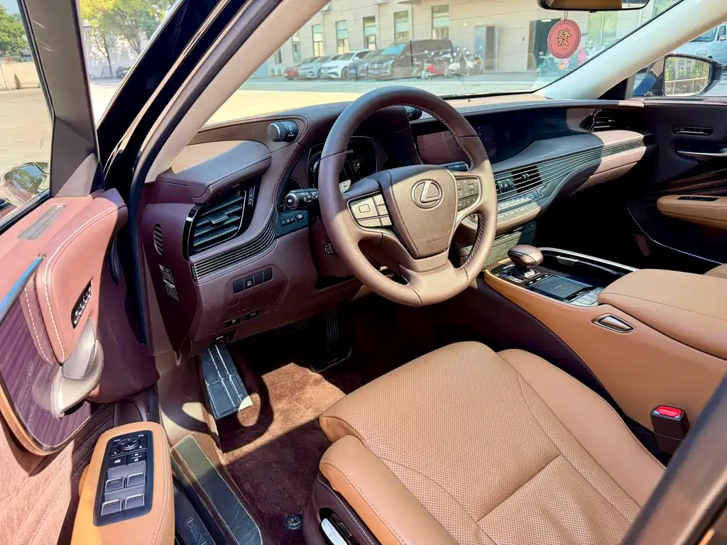 Lexus LS — миниатюра 4