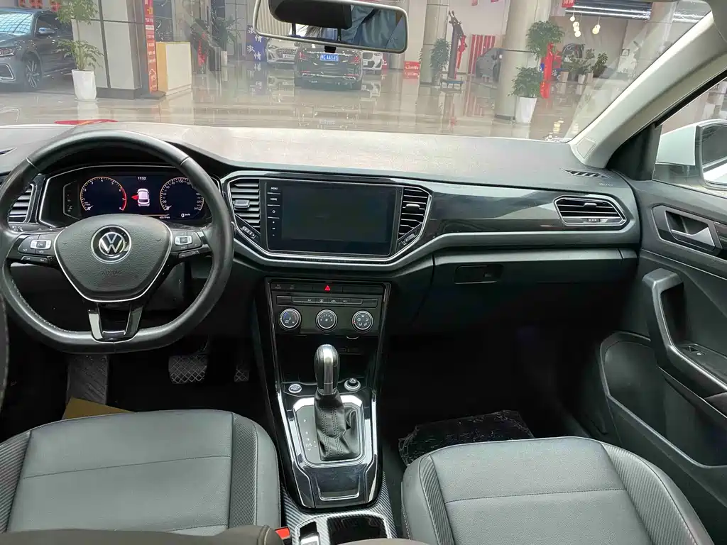 Volkswagen T-Roc — миниатюра 11