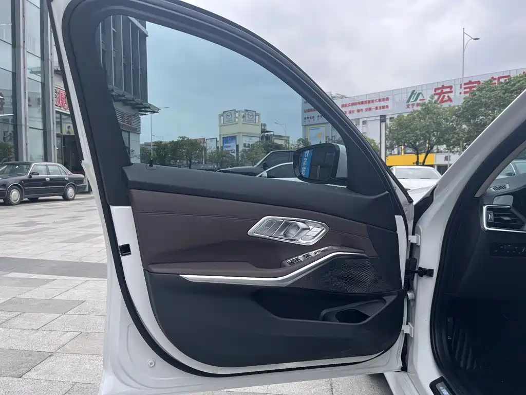BMW 3 Series — миниатюра 12