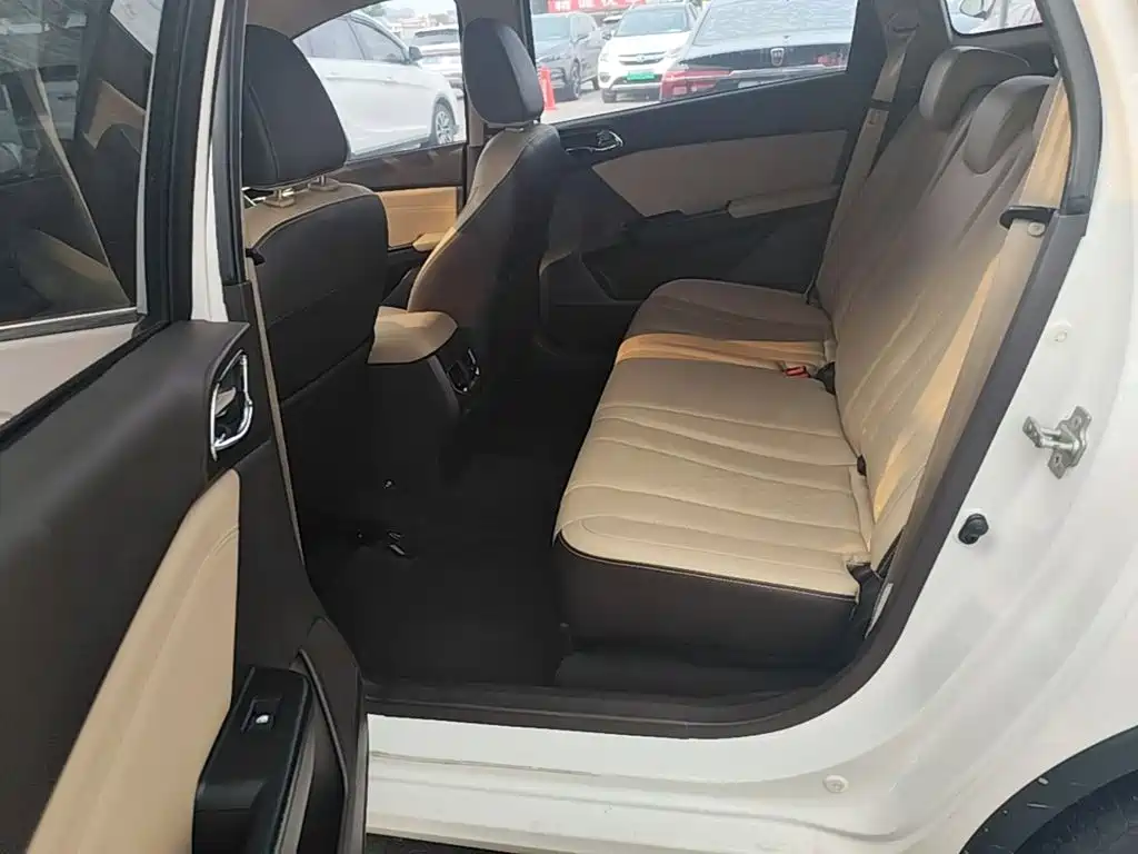 Baojun 310W — миниатюра 17