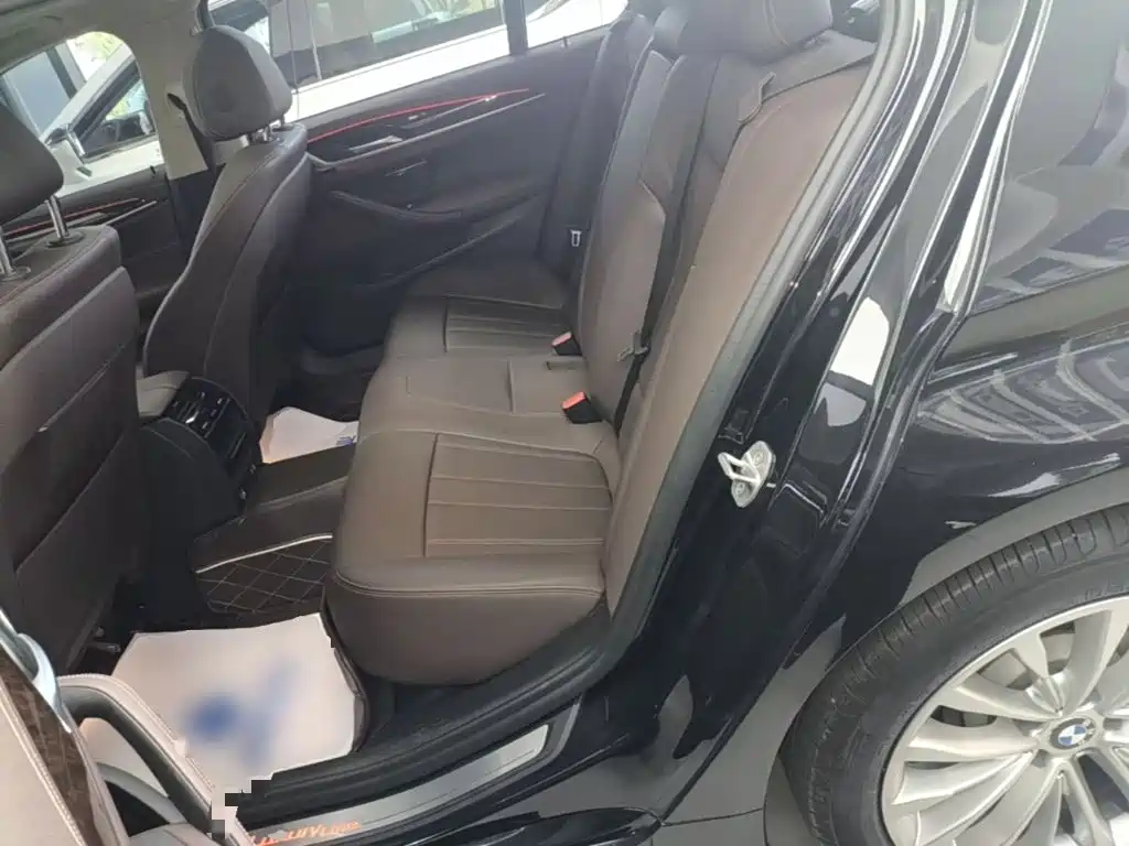 BMW 5 Series — миниатюра 17
