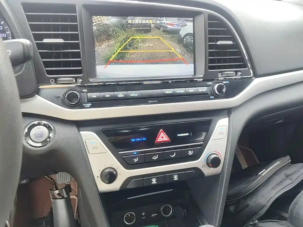 Hyundai Elantra — миниатюра 13