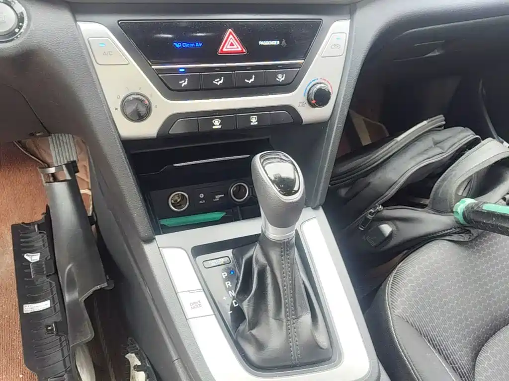 Hyundai Elantra — миниатюра 14