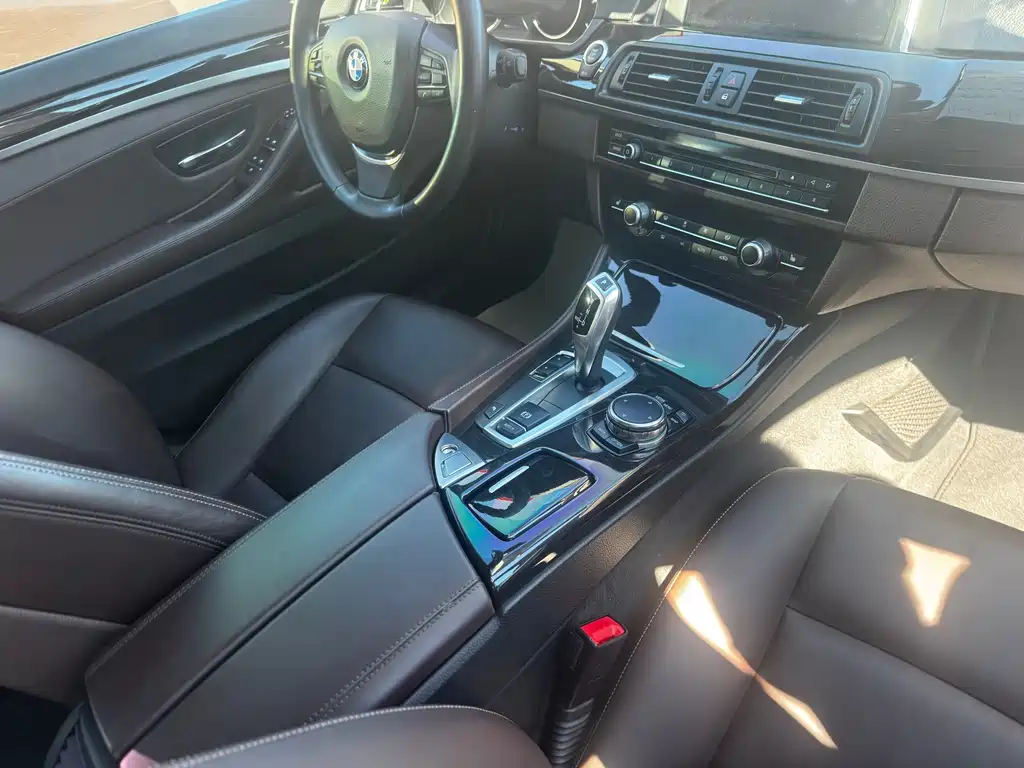 BMW 5 Series — миниатюра 11