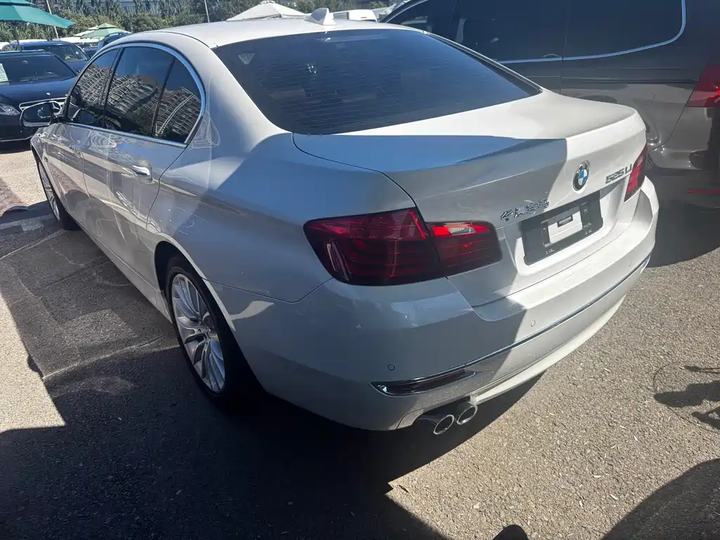 BMW 5 Series — миниатюра 15