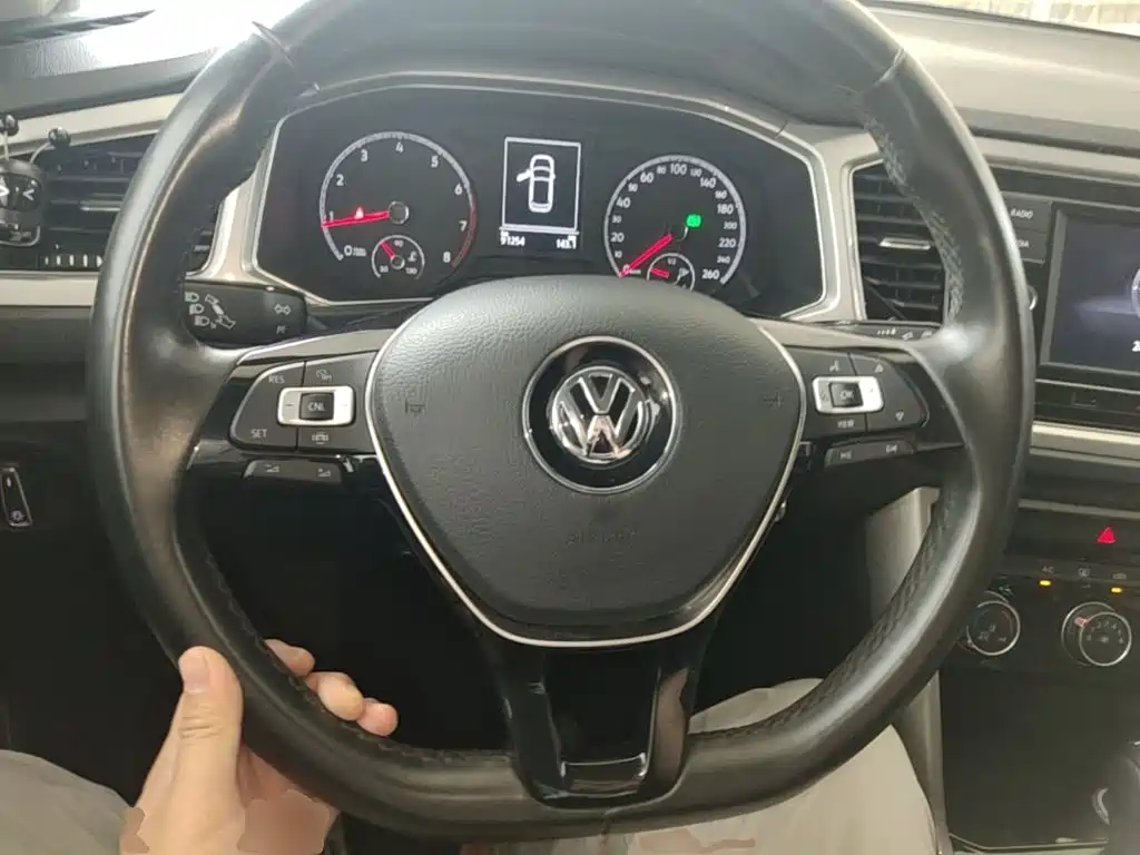 Volkswagen T-Roc — миниатюра 11