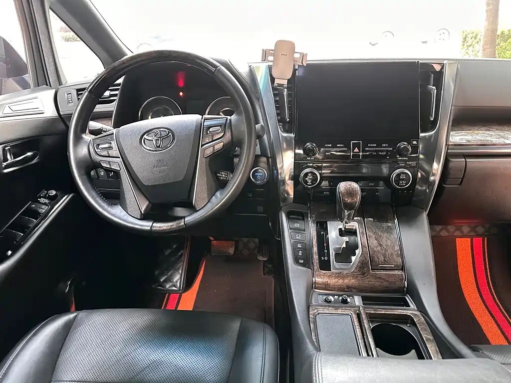 Toyota Alphard — миниатюра 13