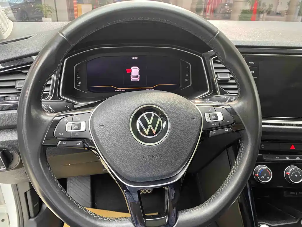 Volkswagen T-Roc — миниатюра 6