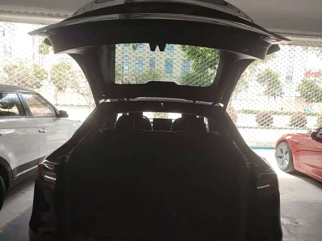Tesla Model Y — миниатюра 19