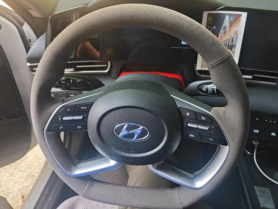 Hyundai Elantra — миниатюра 15