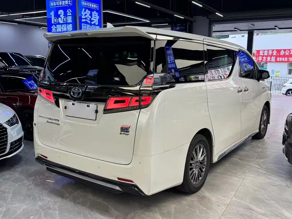 Toyota Vellfire — миниатюра 13