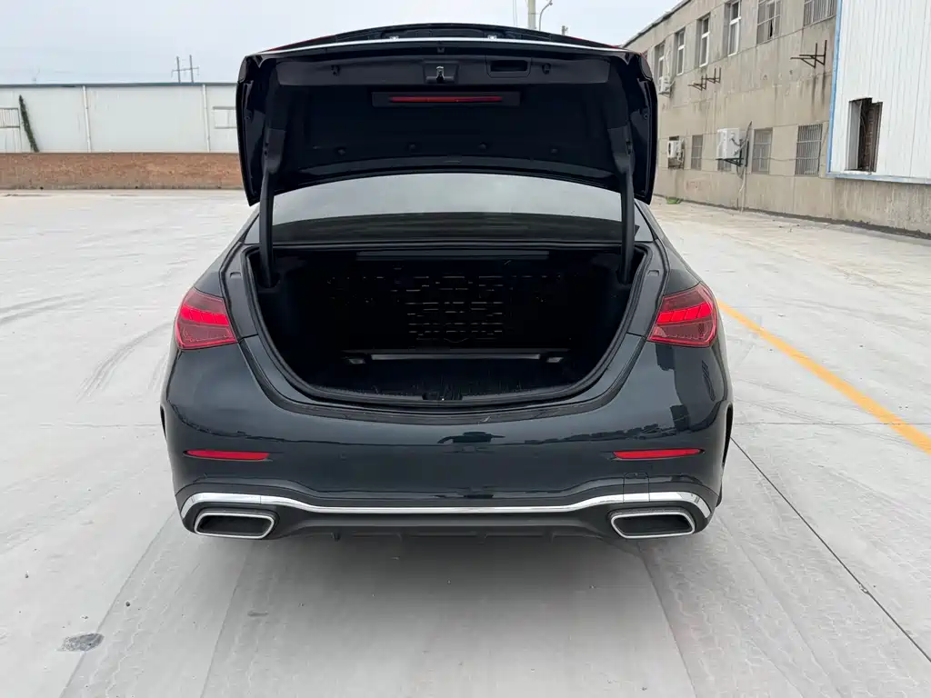 Mercedes-Benz C-Class — миниатюра 13