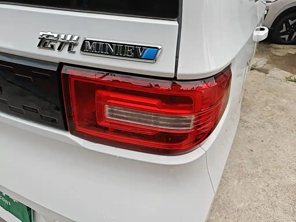 Wuling MINIEV — миниатюра 8
