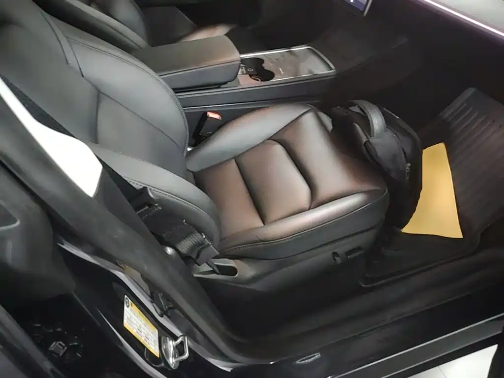 Tesla Model Y — миниатюра 25