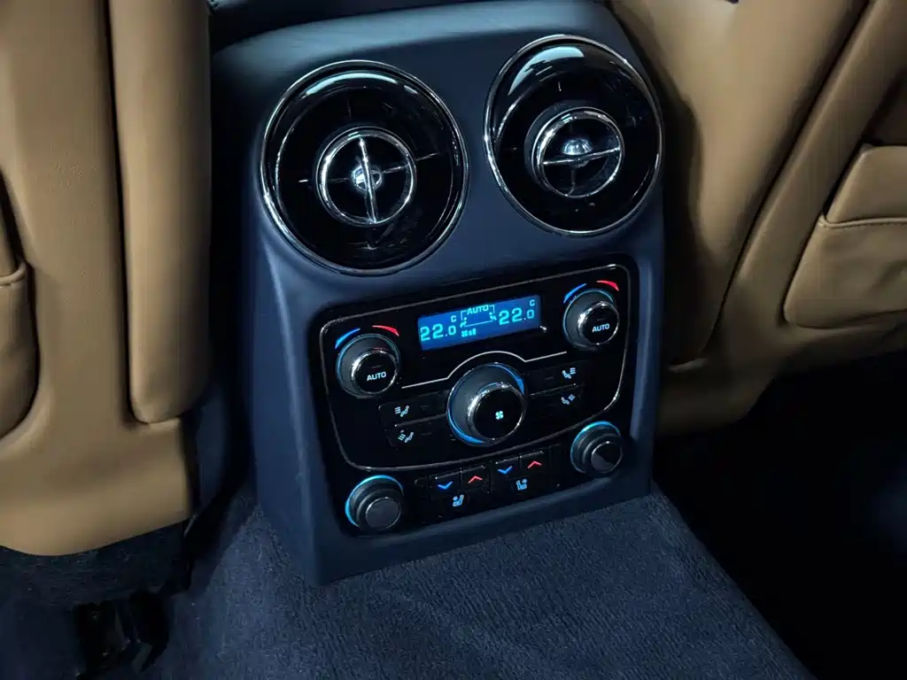 Jaguar XJ — миниатюра 25