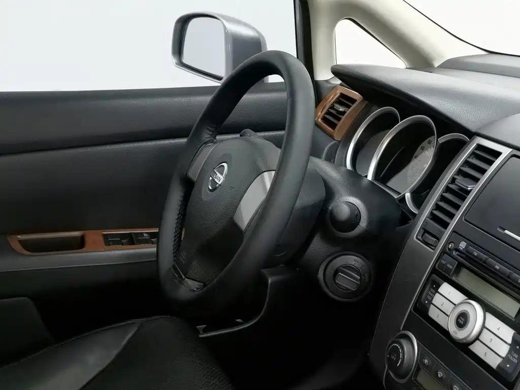 Nissan Tiida — миниатюра 22