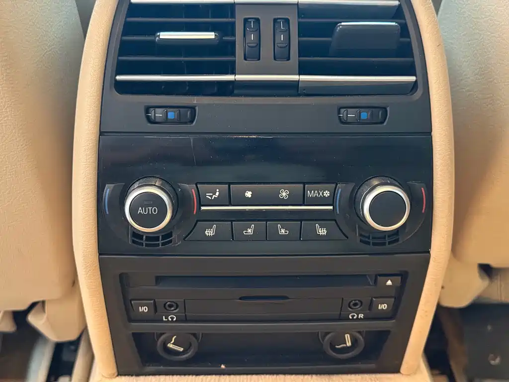 BMW 7 Series — миниатюра 13