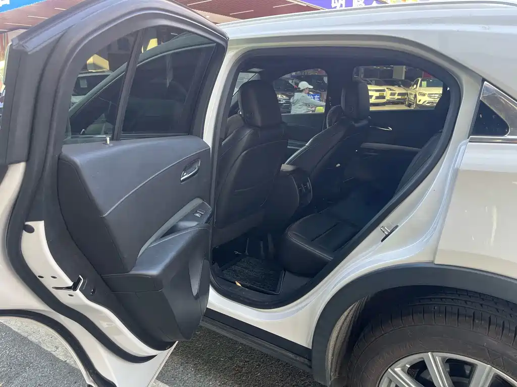 Cadillac XT4 — миниатюра 5