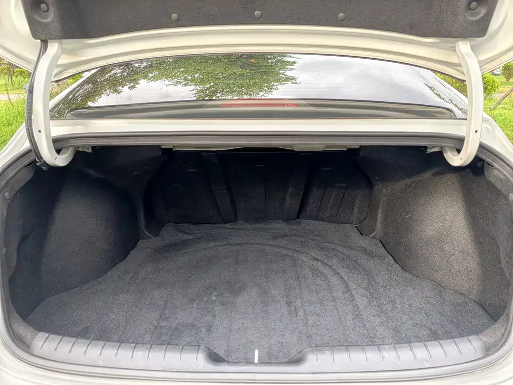 Hyundai Elantra — миниатюра 12