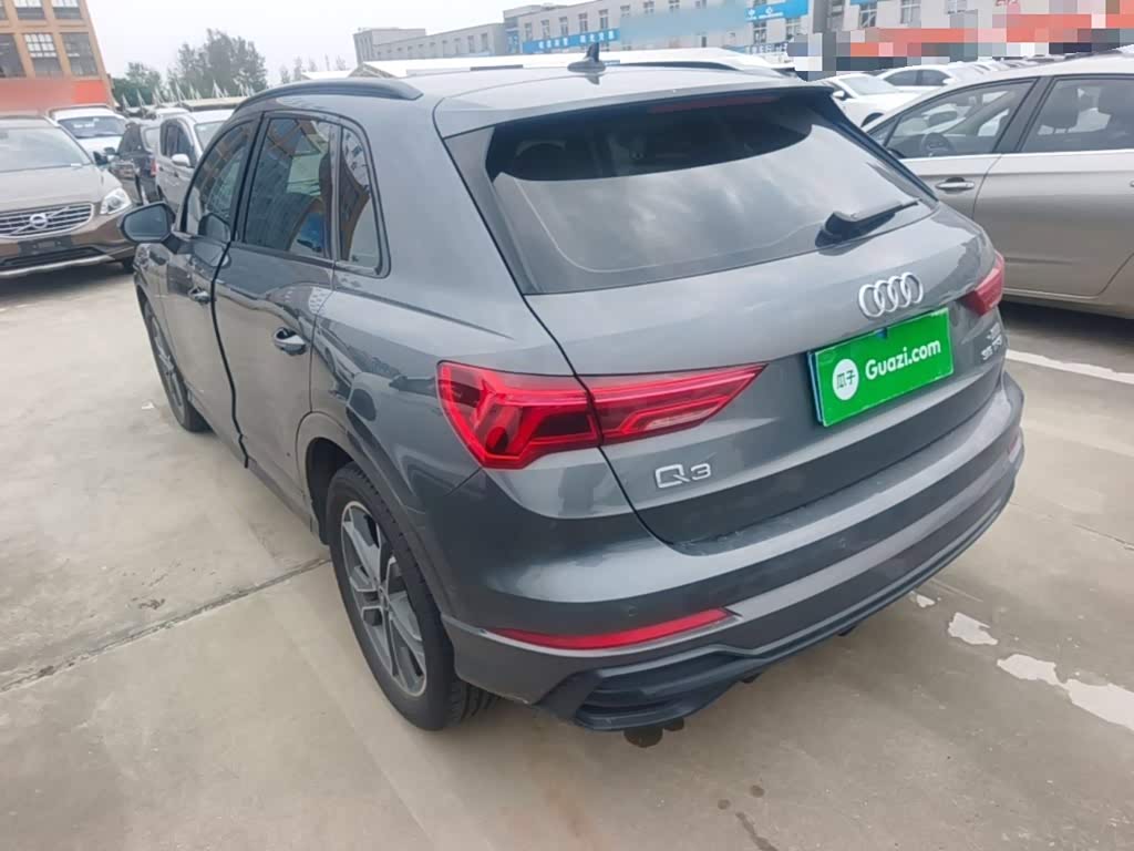 Audi Q3 1.4 л 2023 г. Серебристо-серый, пробег 15200 км