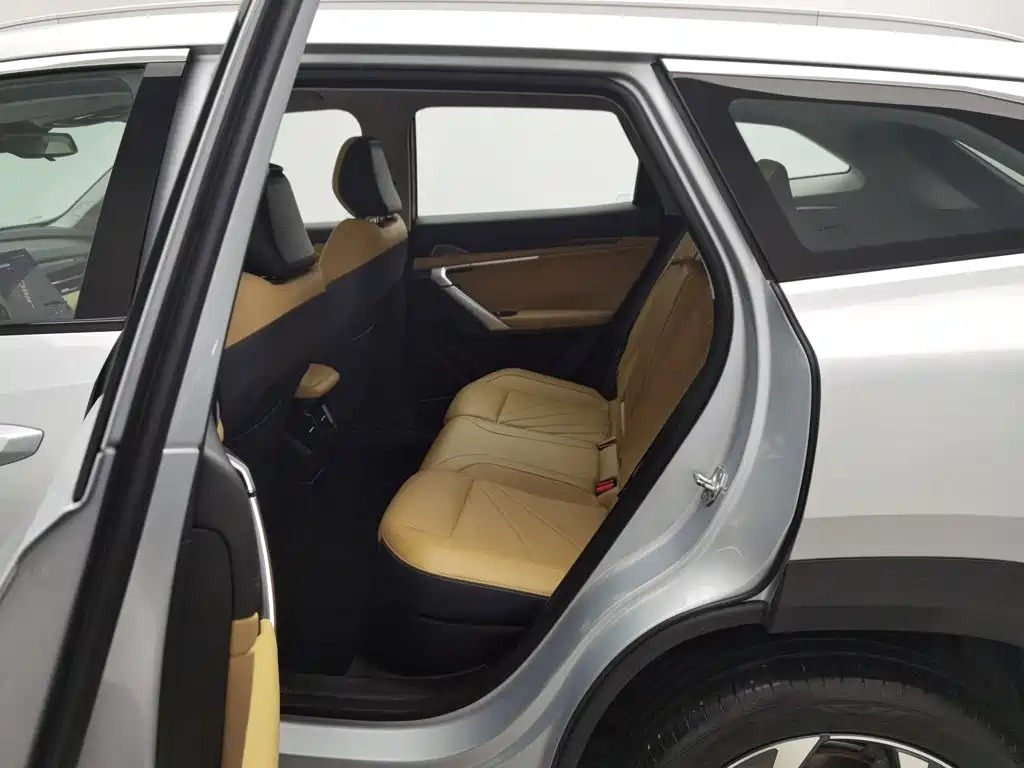 Geely Boyue L — миниатюра 15