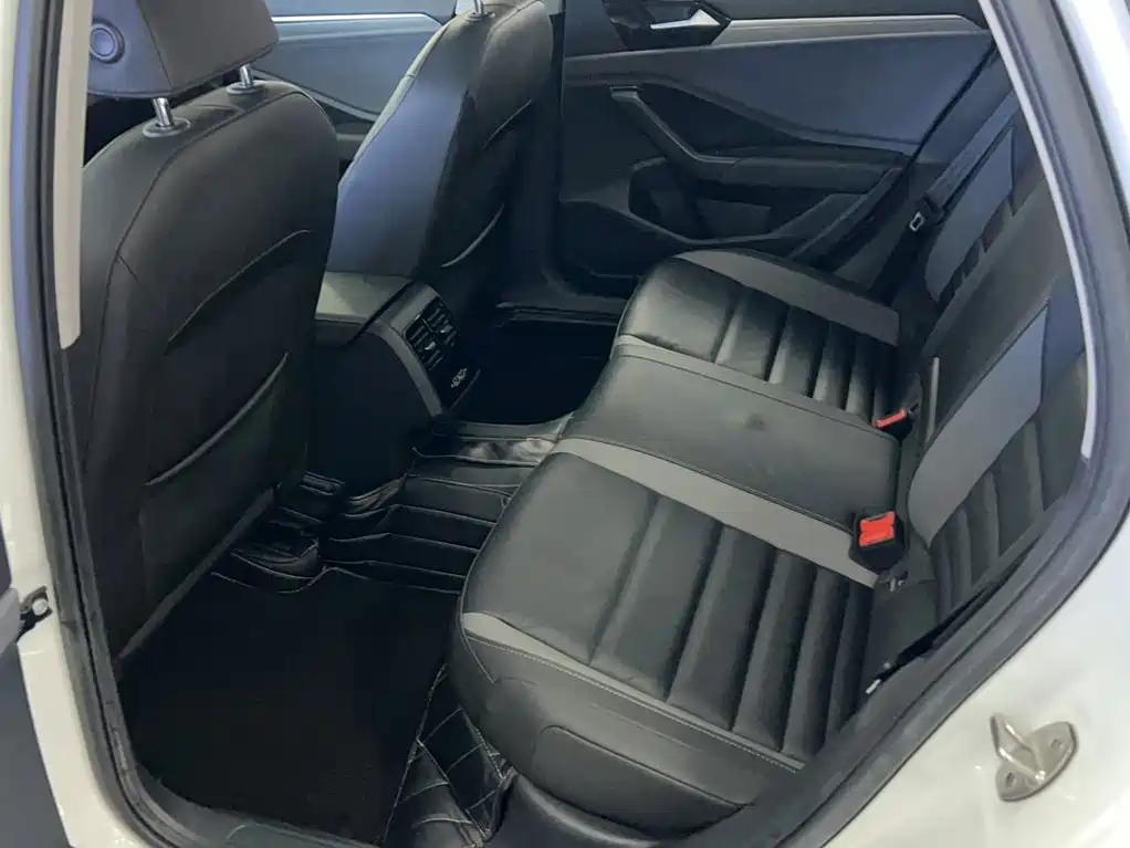 Volkswagen Sagitar — миниатюра 9