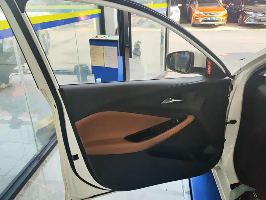 Buick Verano — миниатюра 7